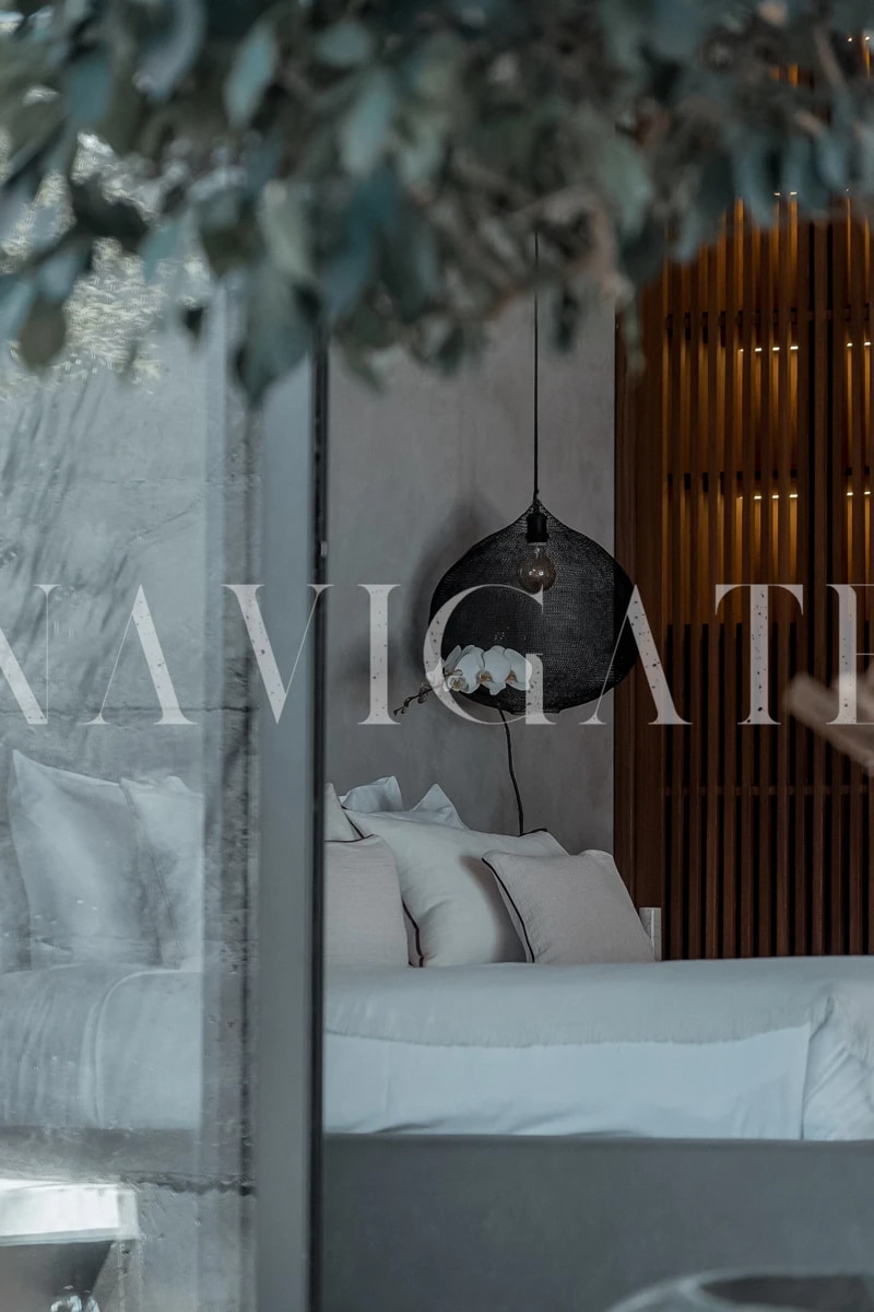 Villa Noir | 3-Br Walk to the Beach