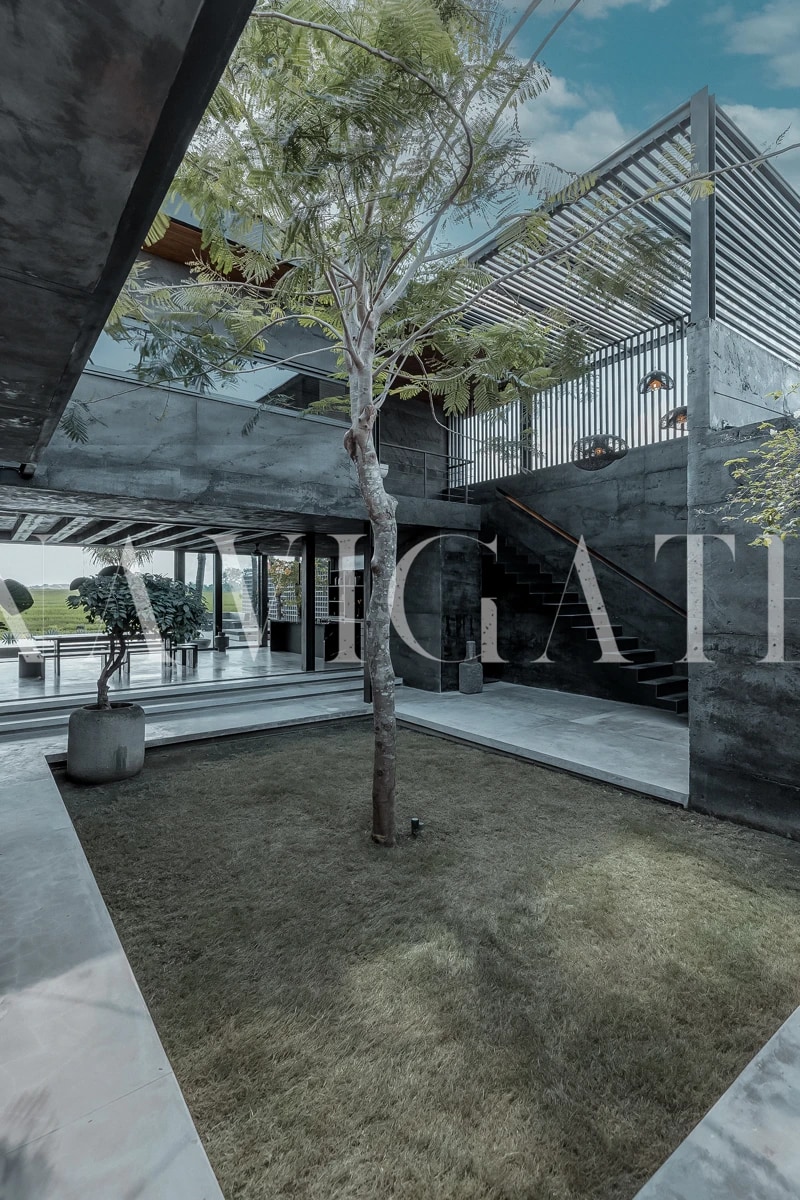 Villa Noir | 3-Br Walk to the Beach