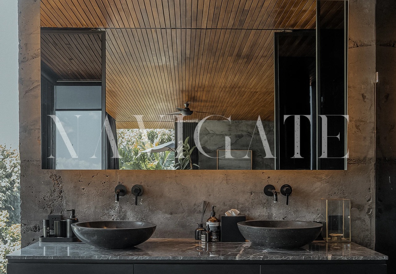 Villa Noir | 3-Br Walk to the Beach