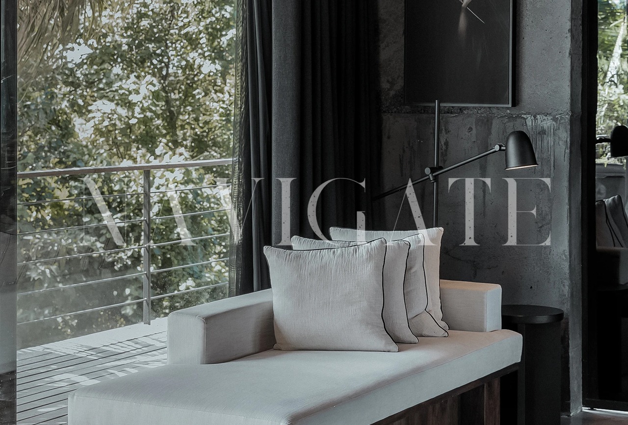 Villa Noir | 3-Br Walk to the Beach