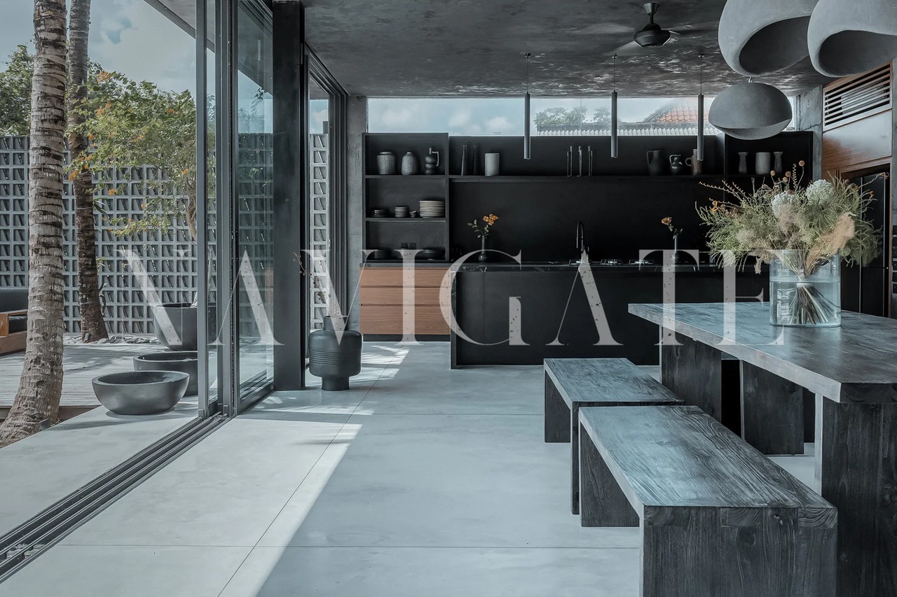 Villa Noir | 3-Br Walk to the Beach