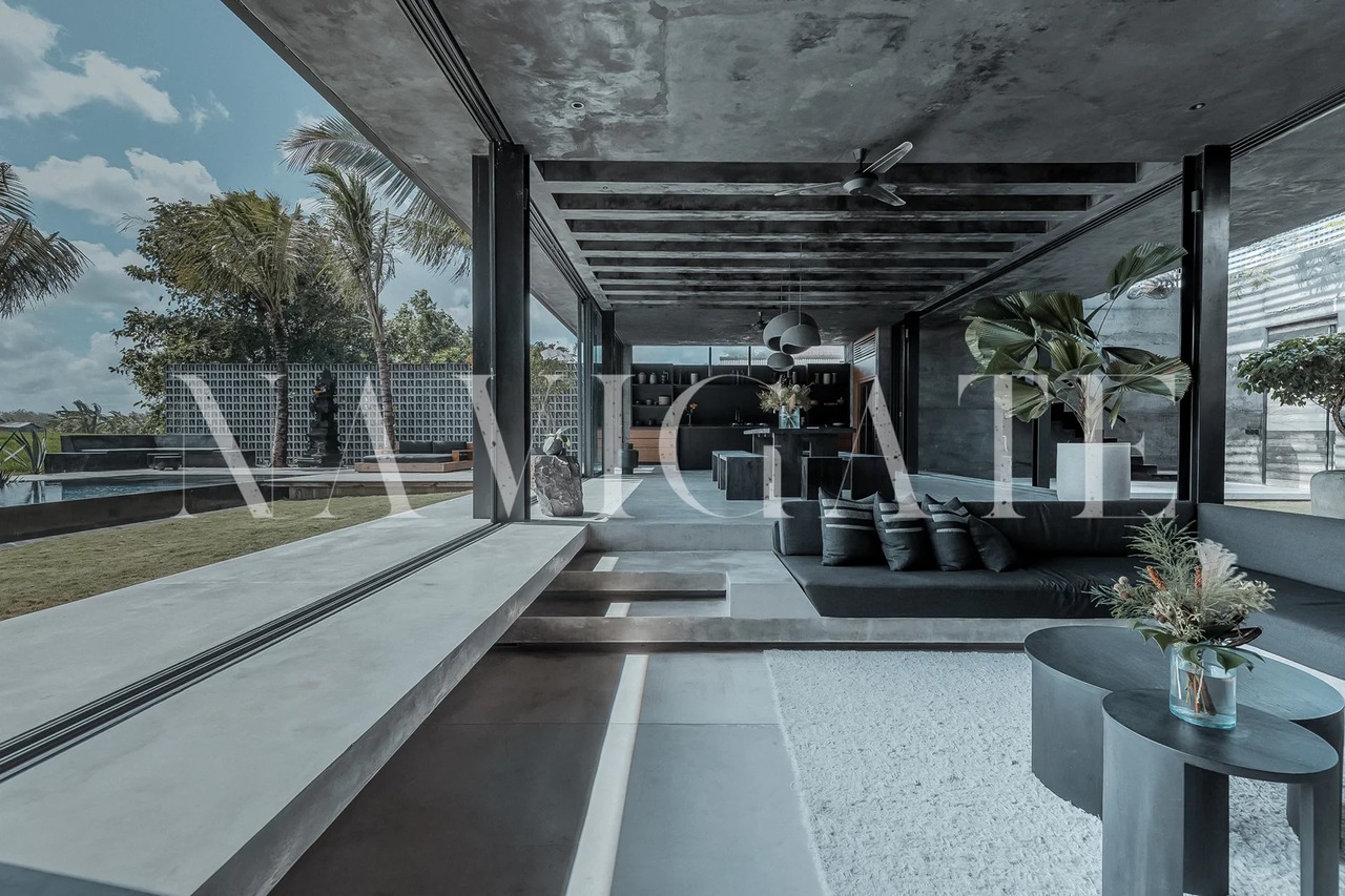 Villa Noir | 3-Br Walk to the Beach