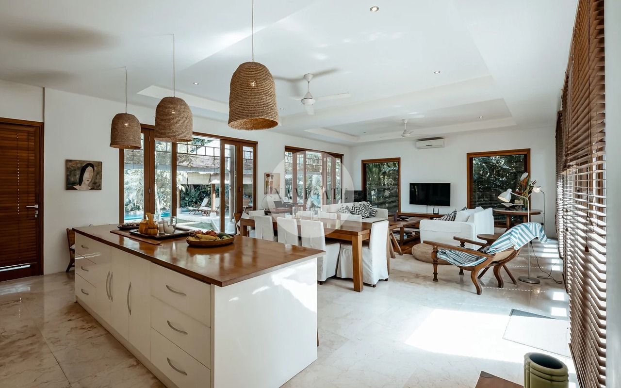4BR VILLA IN PERERENAN FOR SALE