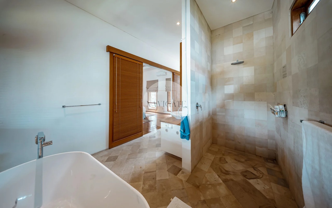 4BR VILLA IN PERERENAN FOR SALE