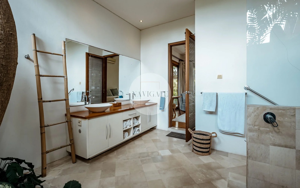 4BR VILLA IN PERERENAN FOR SALE