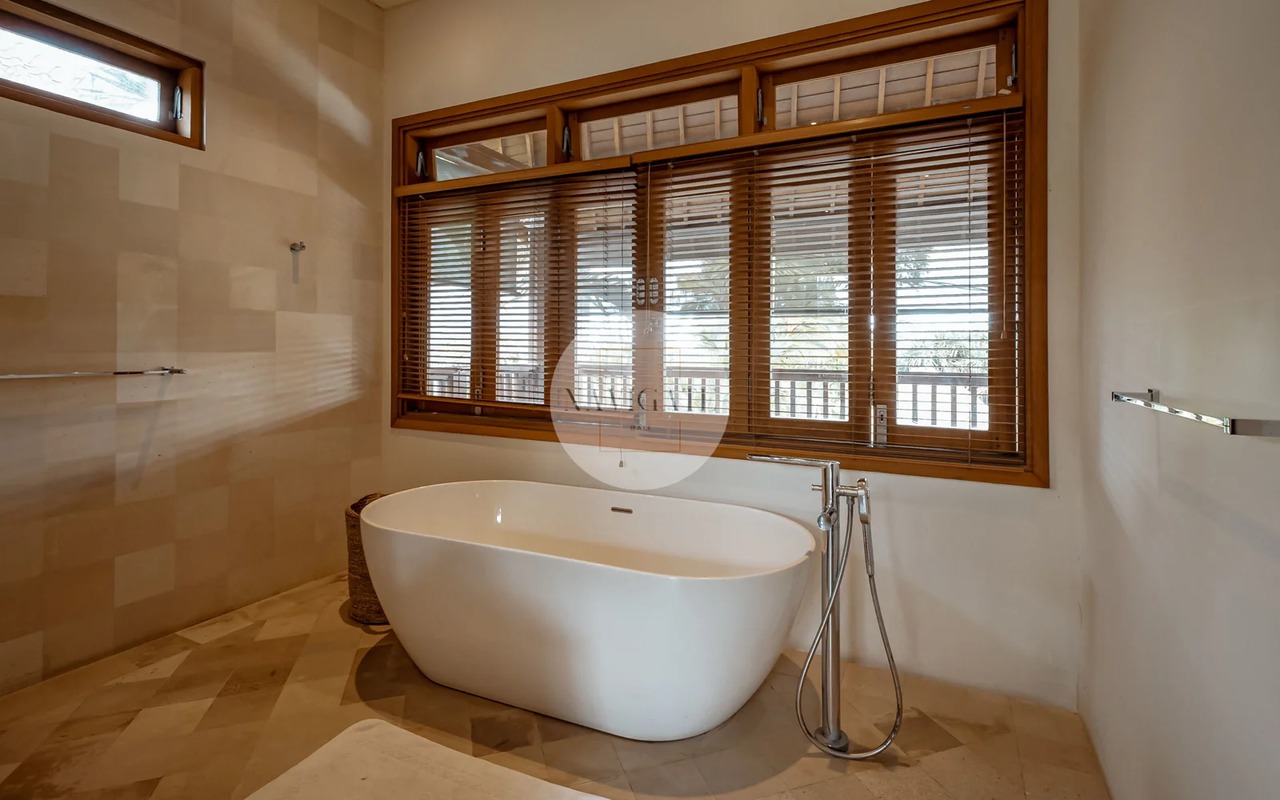 4BR VILLA IN PERERENAN FOR SALE