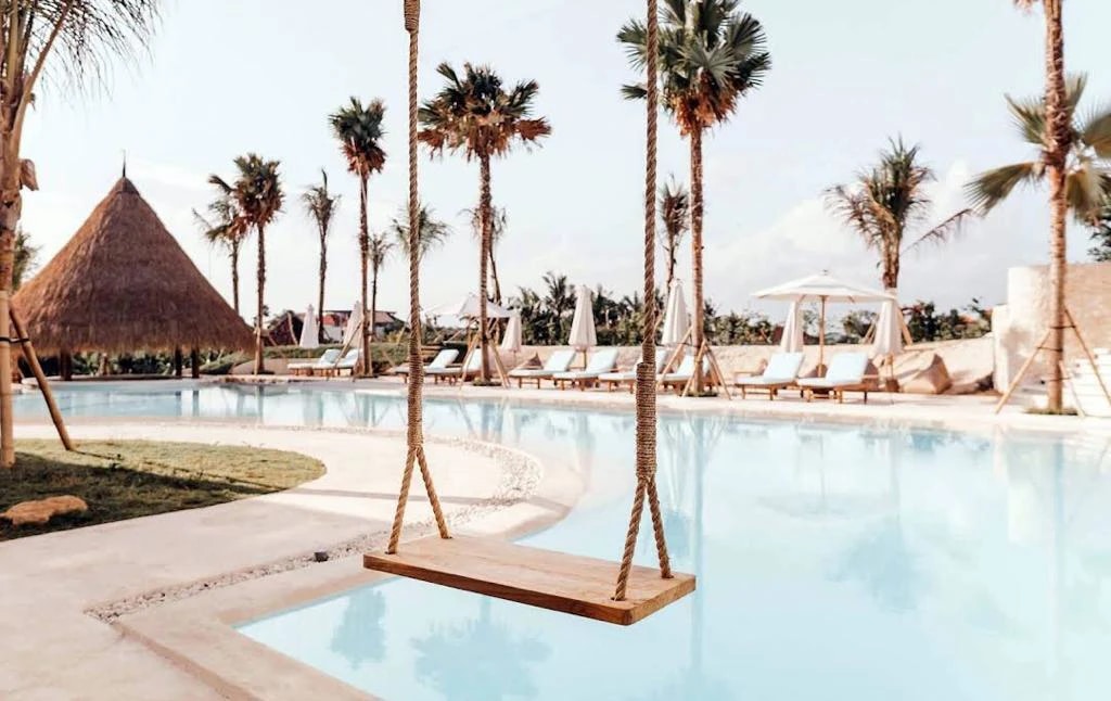 Pool Bar & Resort Complex in Batu Bolong