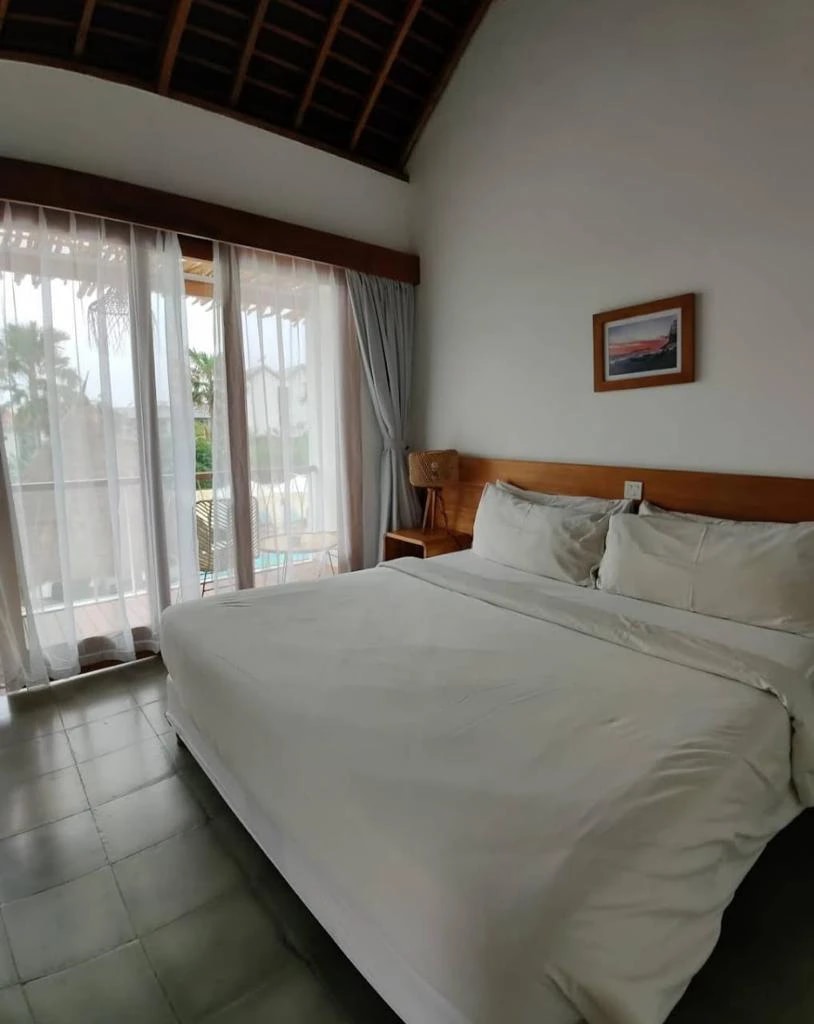 Pool Bar & Resort Complex in Batu Bolong