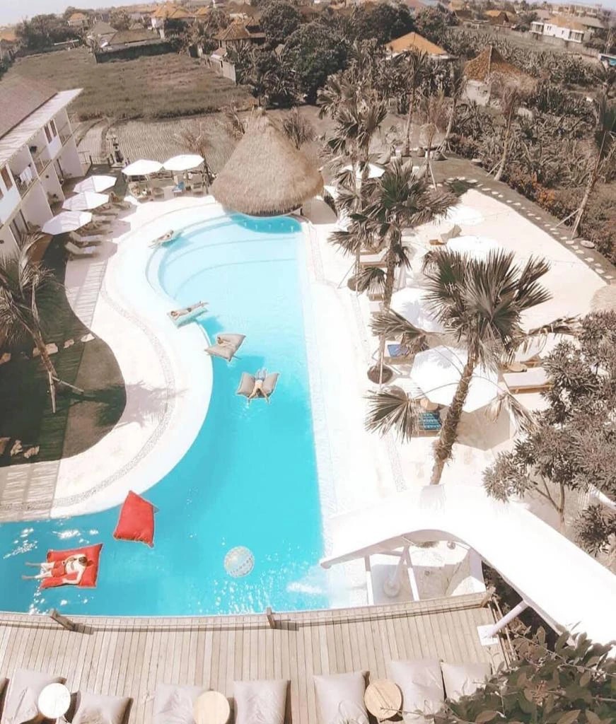 Pool Bar & Resort Complex in Batu Bolong
