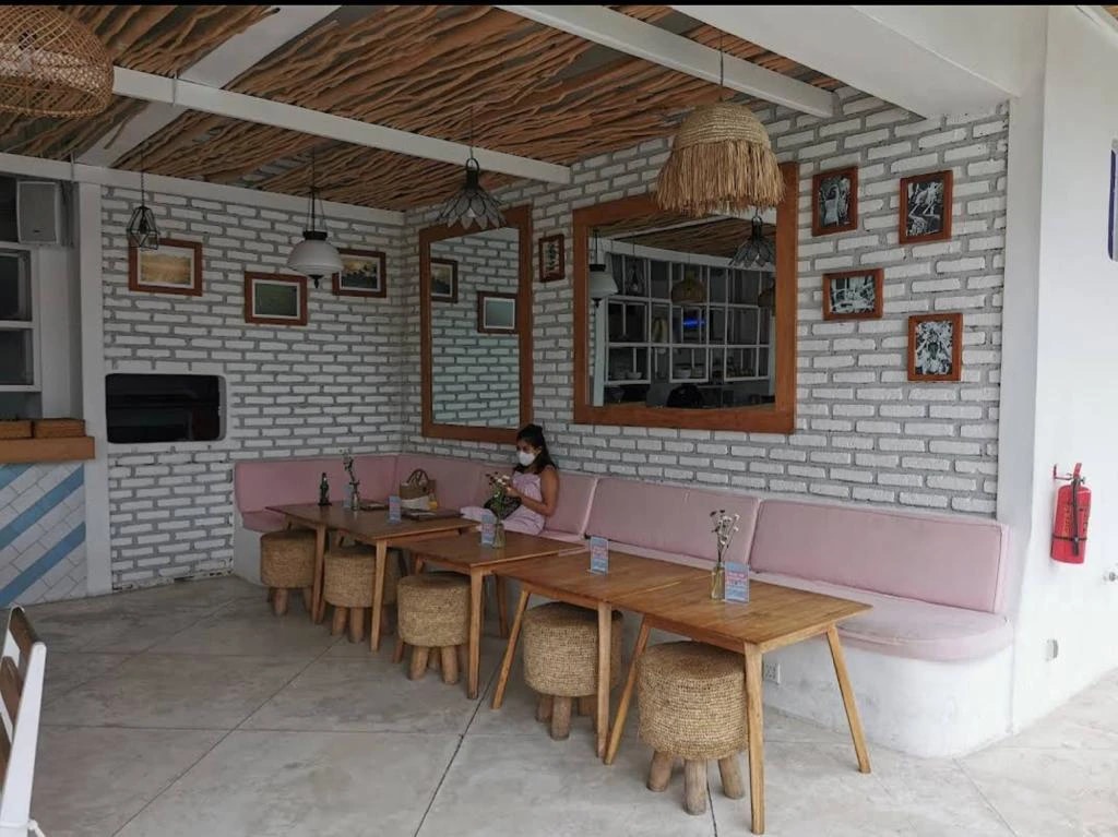 Pool Bar & Resort Complex in Batu Bolong