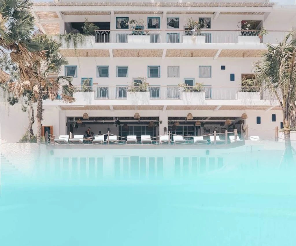 Pool Bar & Resort Complex in Batu Bolong