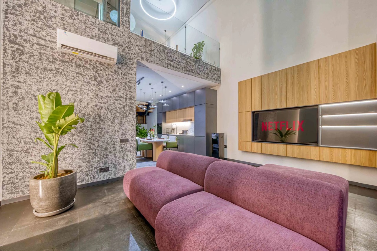Modern 1BR Villa w/ Private Pool and Jun