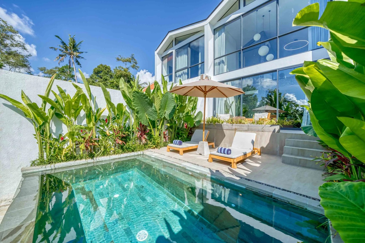 Modern 1BR Villa w/ Private Pool and Jun