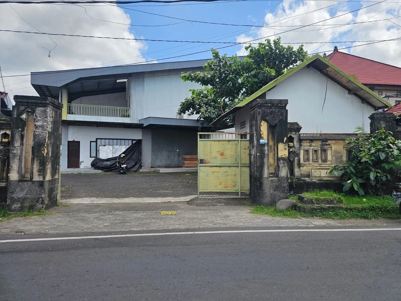 Freehold Land with Steel Structure