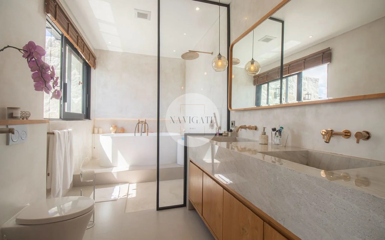 3 STOREY VILLA IN ULUWATU