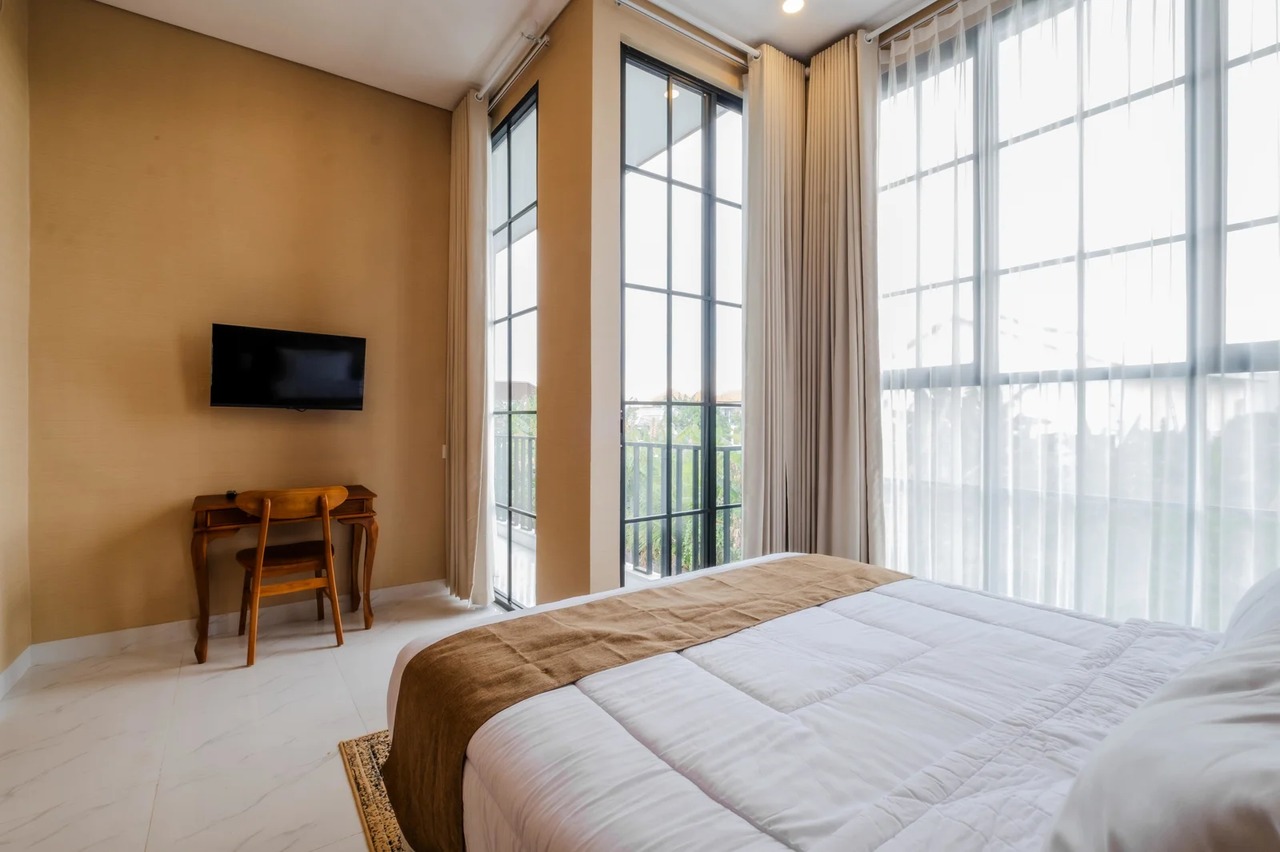 3BR Modern Villa w/ Pool & Garden