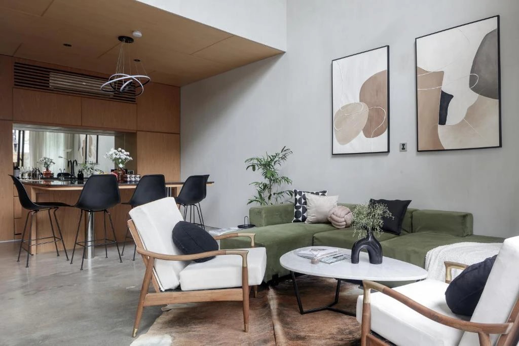 Modern 1-Bedroom Townhouse Near Cafés