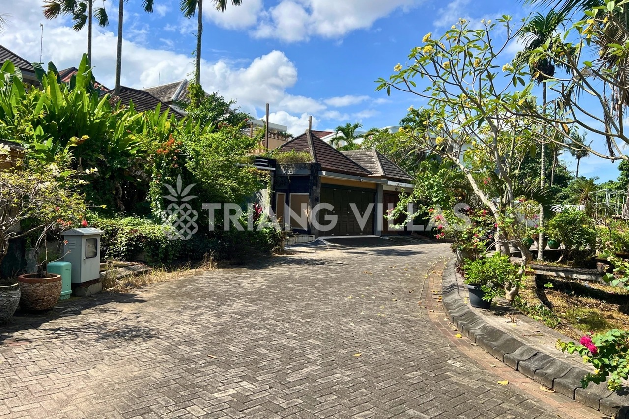 Freehold 4,12-Are Land in Munggu