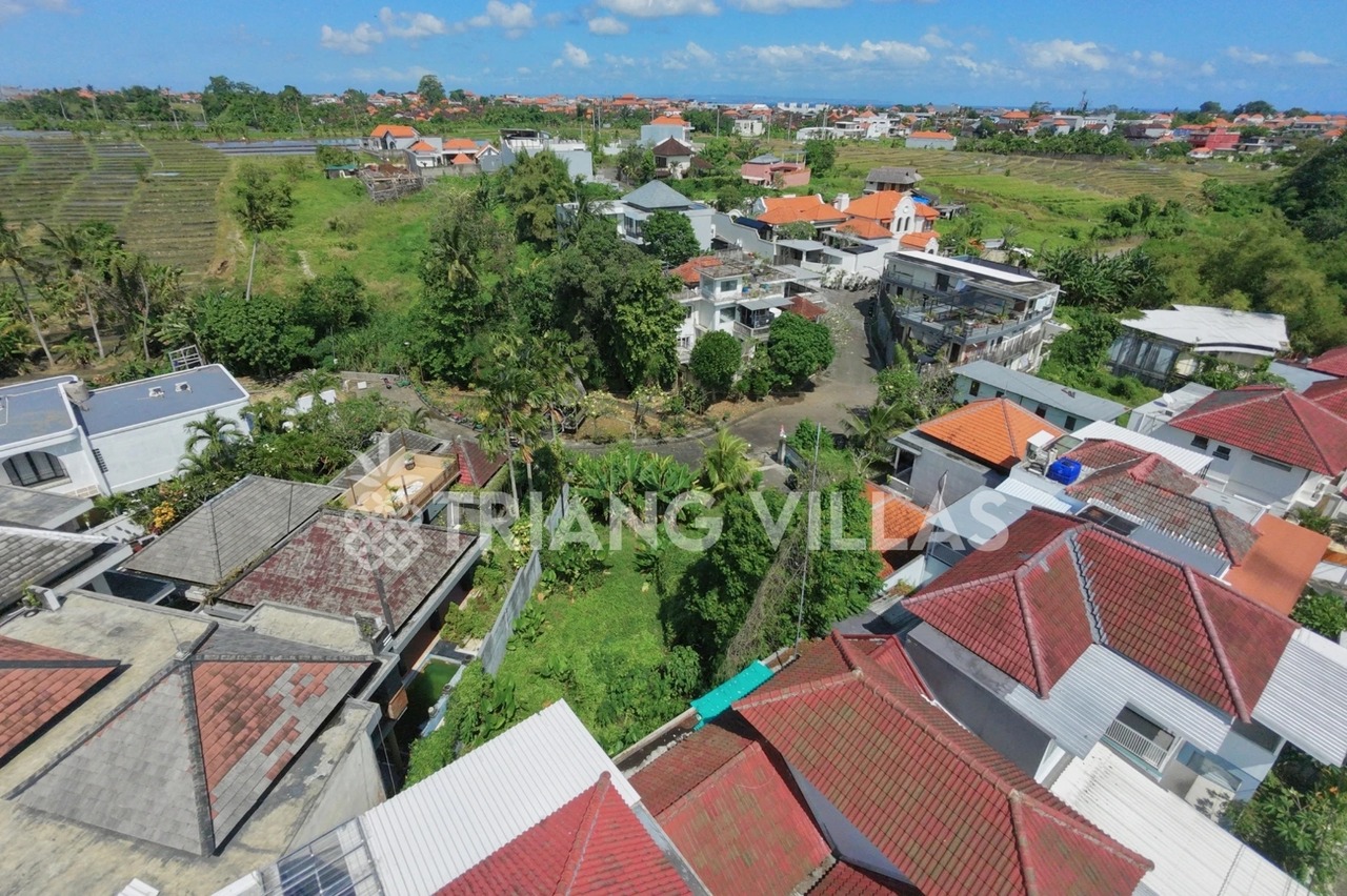 Freehold 4,12-Are Land in Munggu