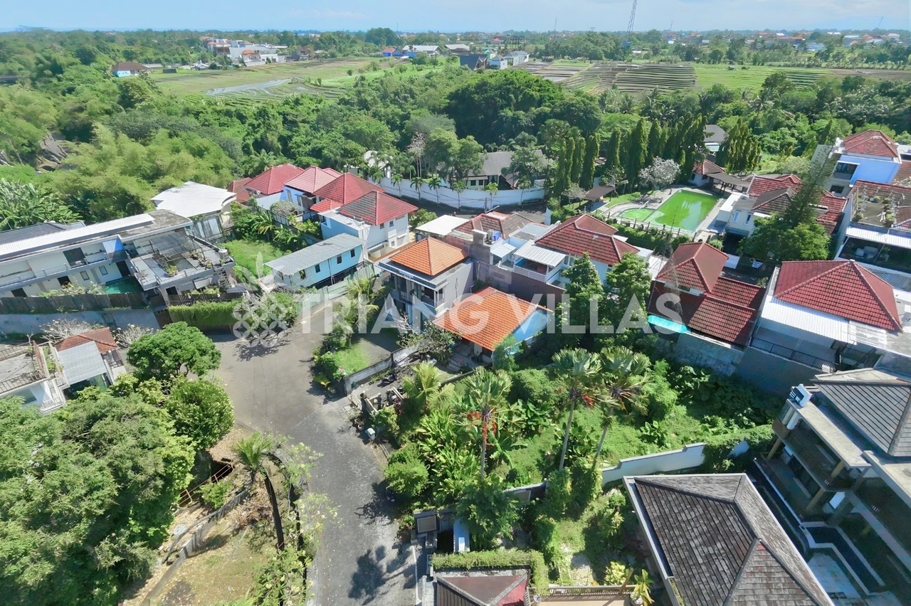 Freehold 4,12-Are Land in Munggu