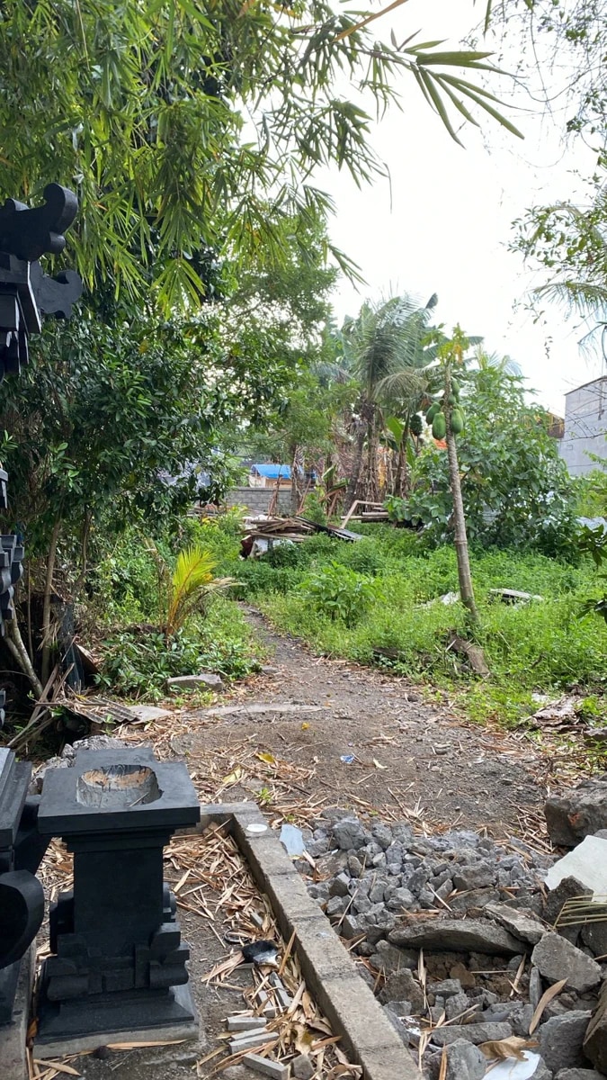 LEASEHOLD LAND 6 ARE IN KABA KABA
