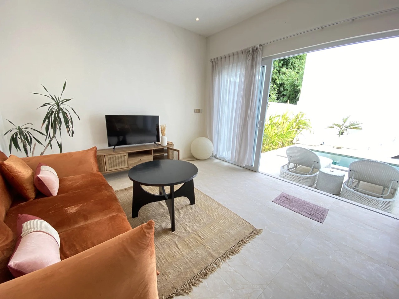 1BR + 1 Office Private Villa