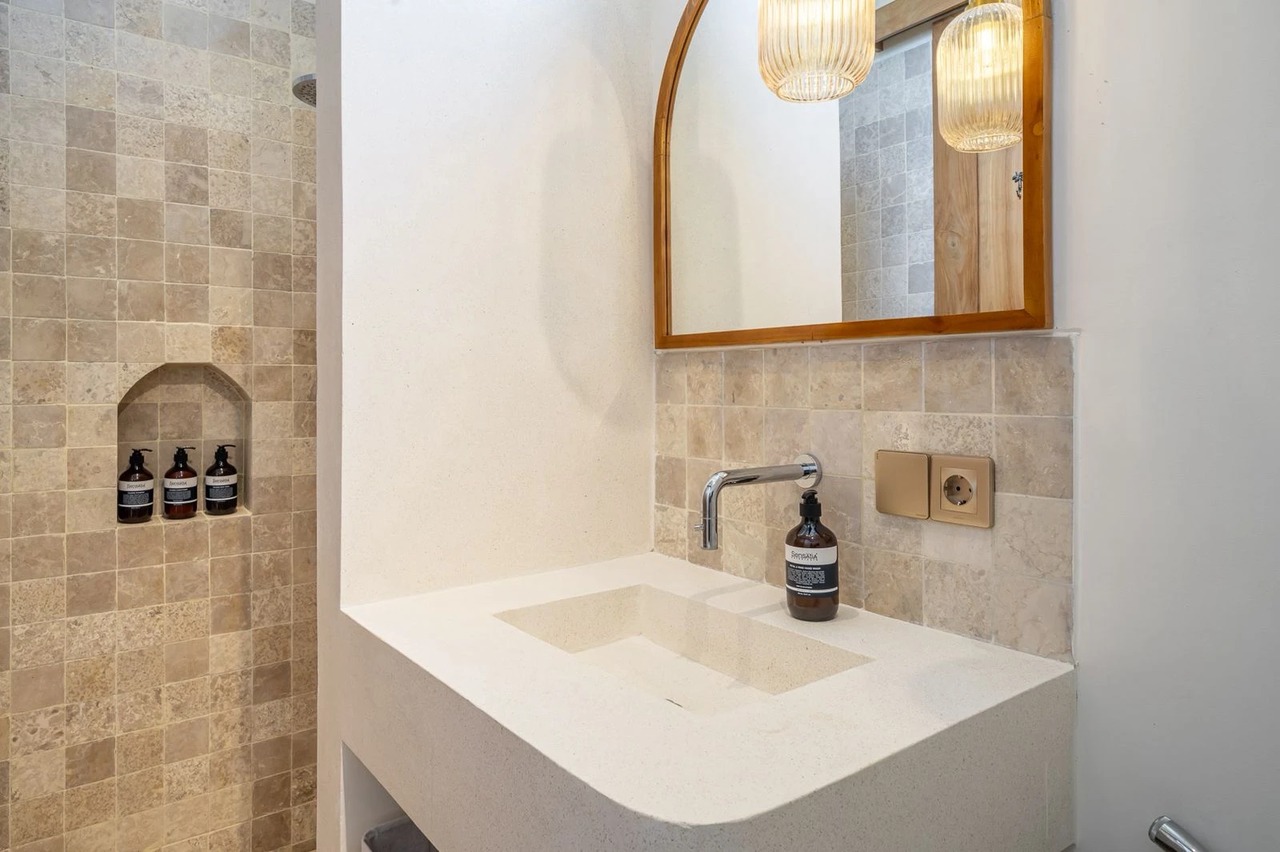 2BR Villa with spacious rooftop - Cemagi