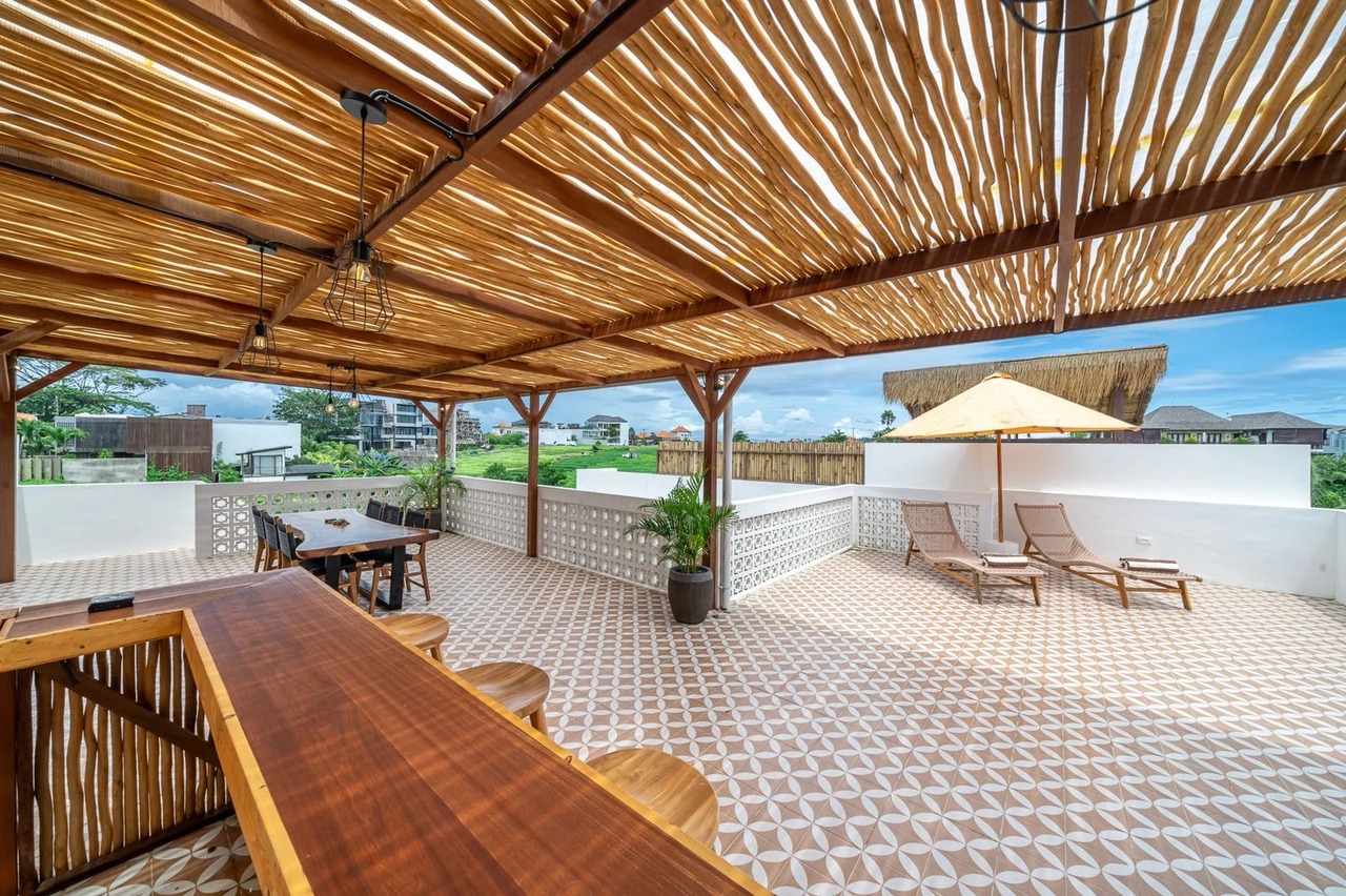 2BR Villa with spacious rooftop - Cemagi