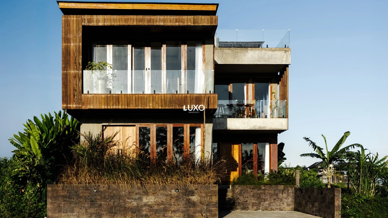 Villa 4 Bedrooms in Cemagi