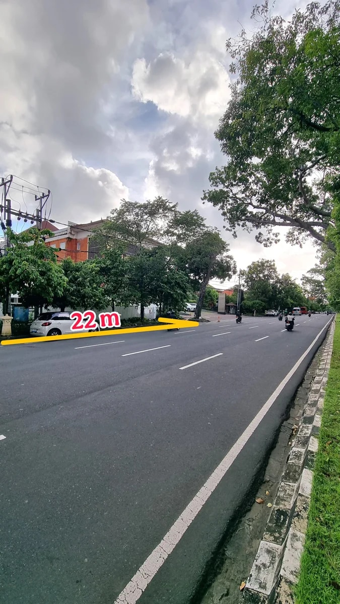 Prime Property for Sale–Land+Bonus House