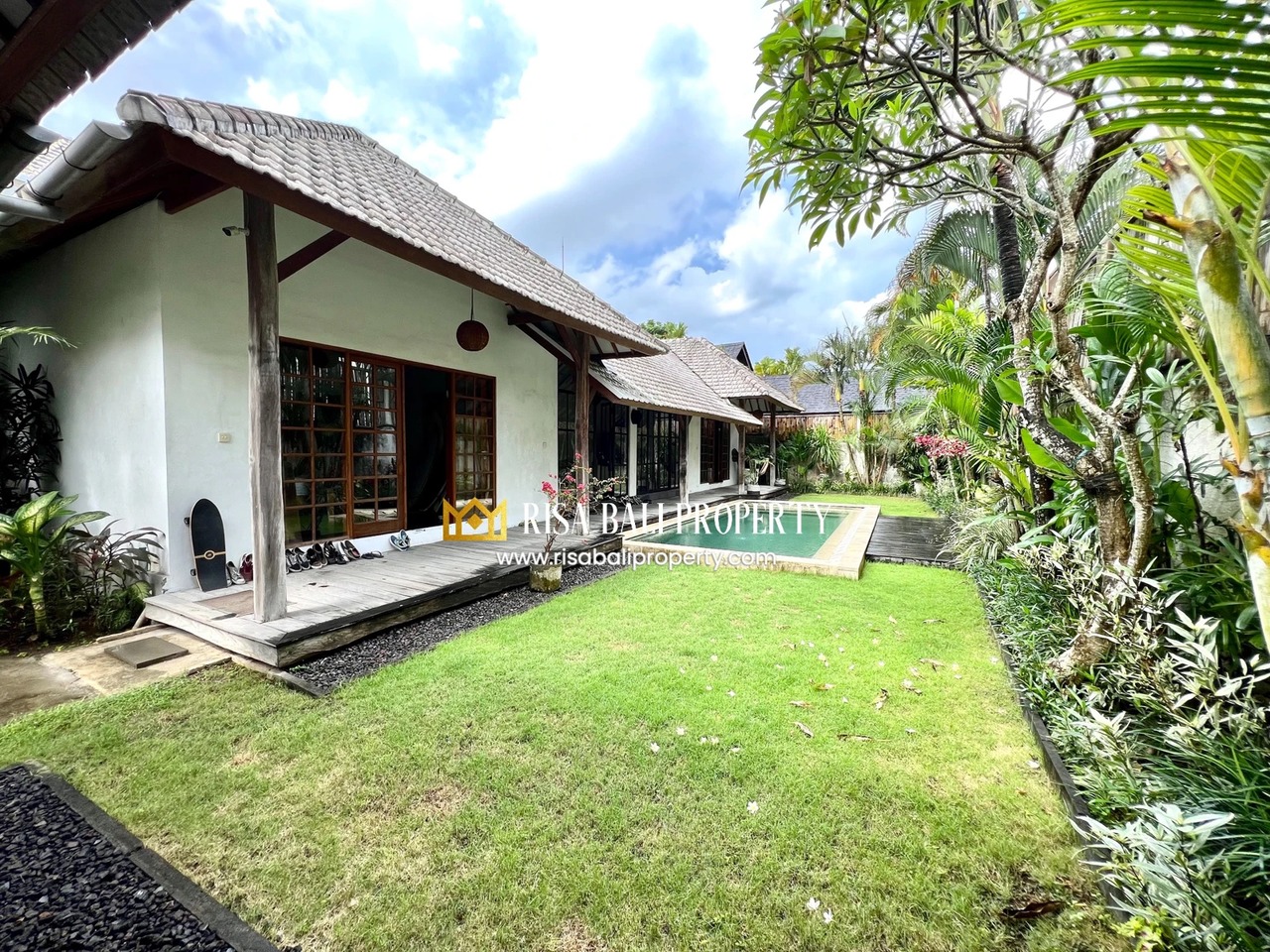 CHARMING THREE BEDROOMS VILLA FOR YEARLY