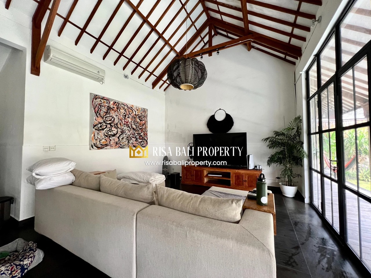 CHARMING THREE BEDROOMS VILLA FOR YEARLY