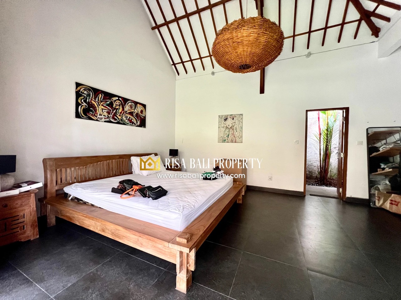 CHARMING THREE BEDROOMS VILLA FOR YEARLY