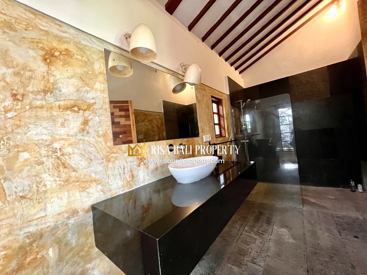 CHARMING THREE BEDROOMS VILLA FOR YEARLY