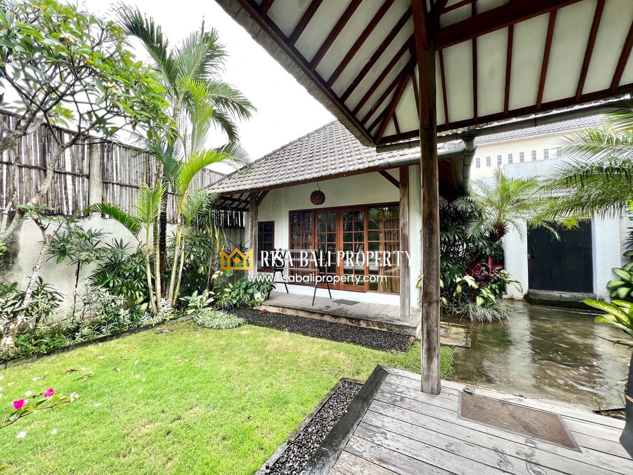 CHARMING THREE BEDROOMS VILLA FOR YEARLY
