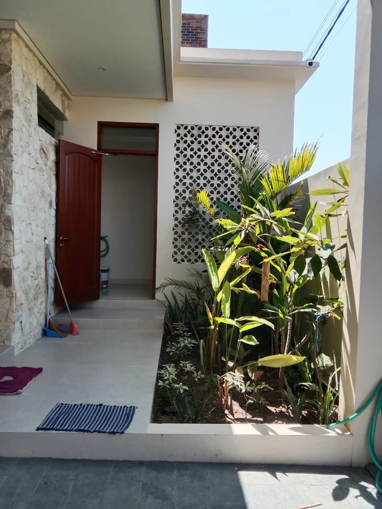 villa for Rent in parerenan