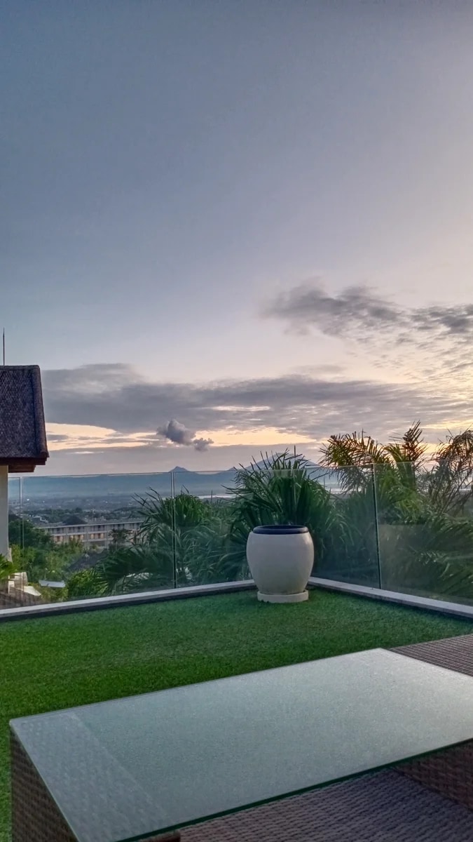 Luxury 3BR Villa w/ Rooftop & Sky View