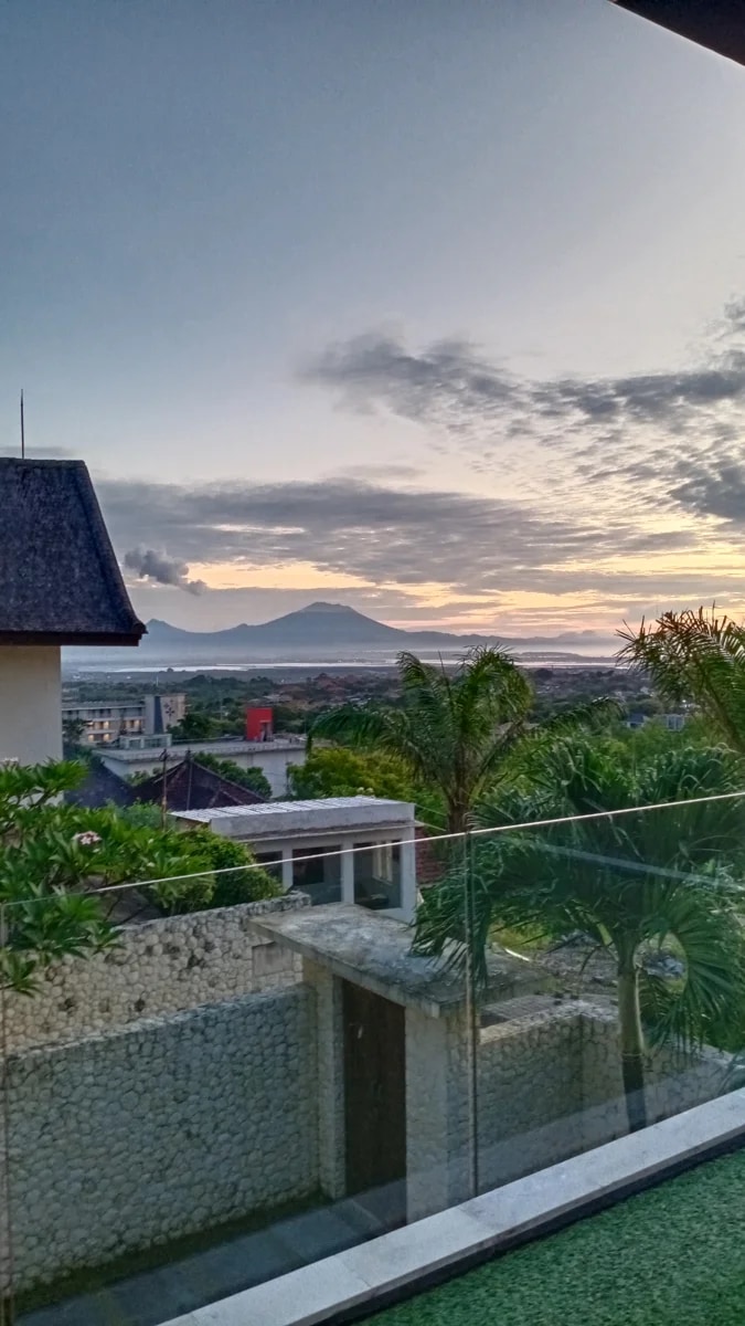 Luxury 3BR Villa w/ Rooftop & Sky View