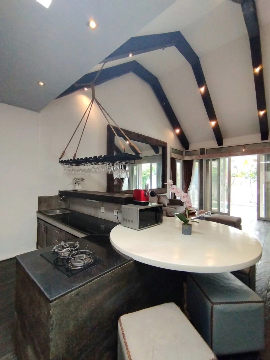 Stylish 2BR Villa w/ Office – Seminyak