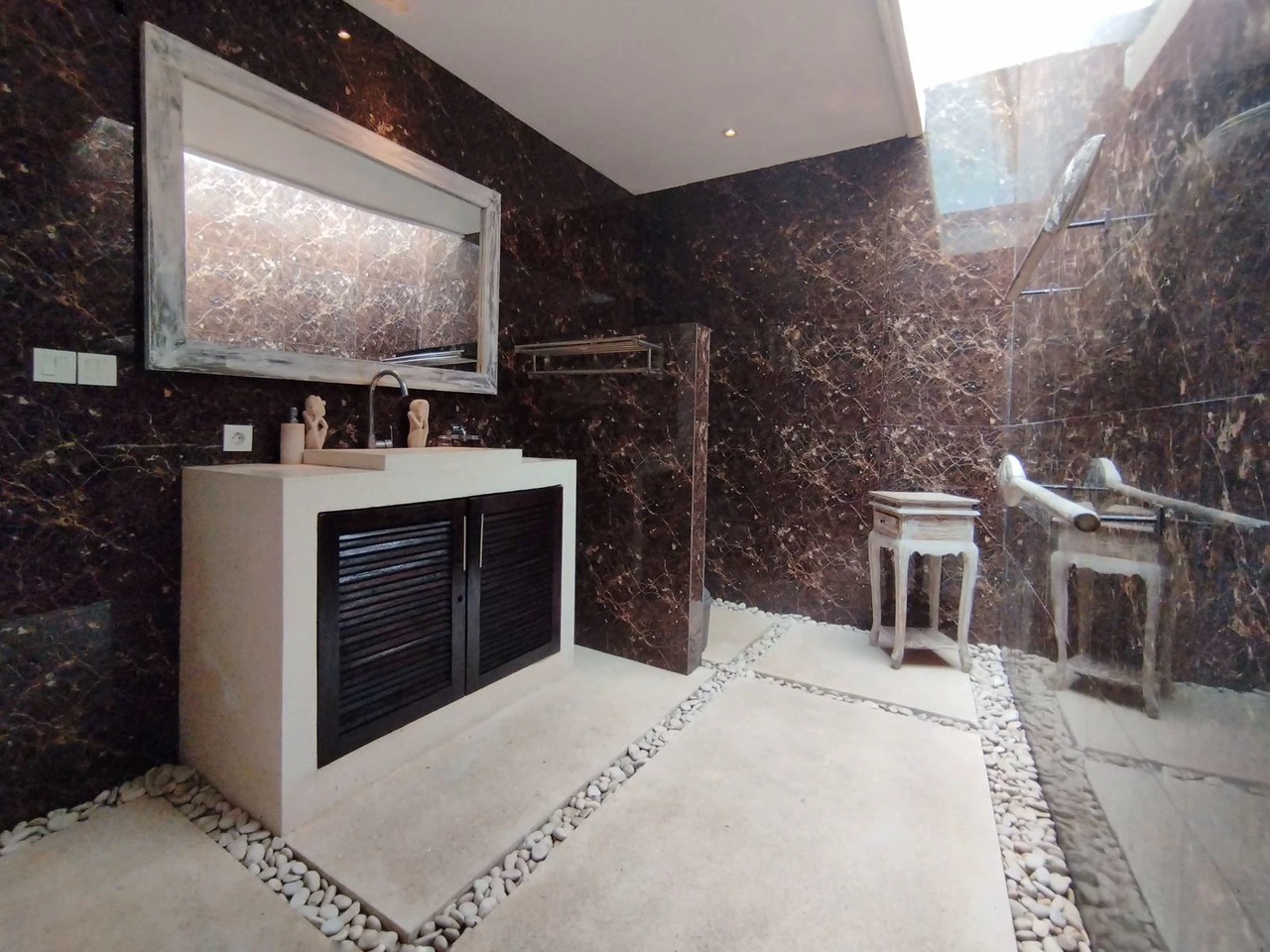 Stylish 2BR Villa w/ Office – Seminyak