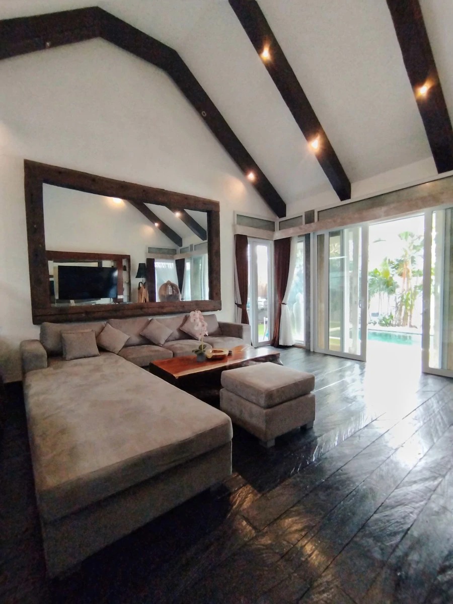 Stylish 2BR Villa w/ Office – Seminyak