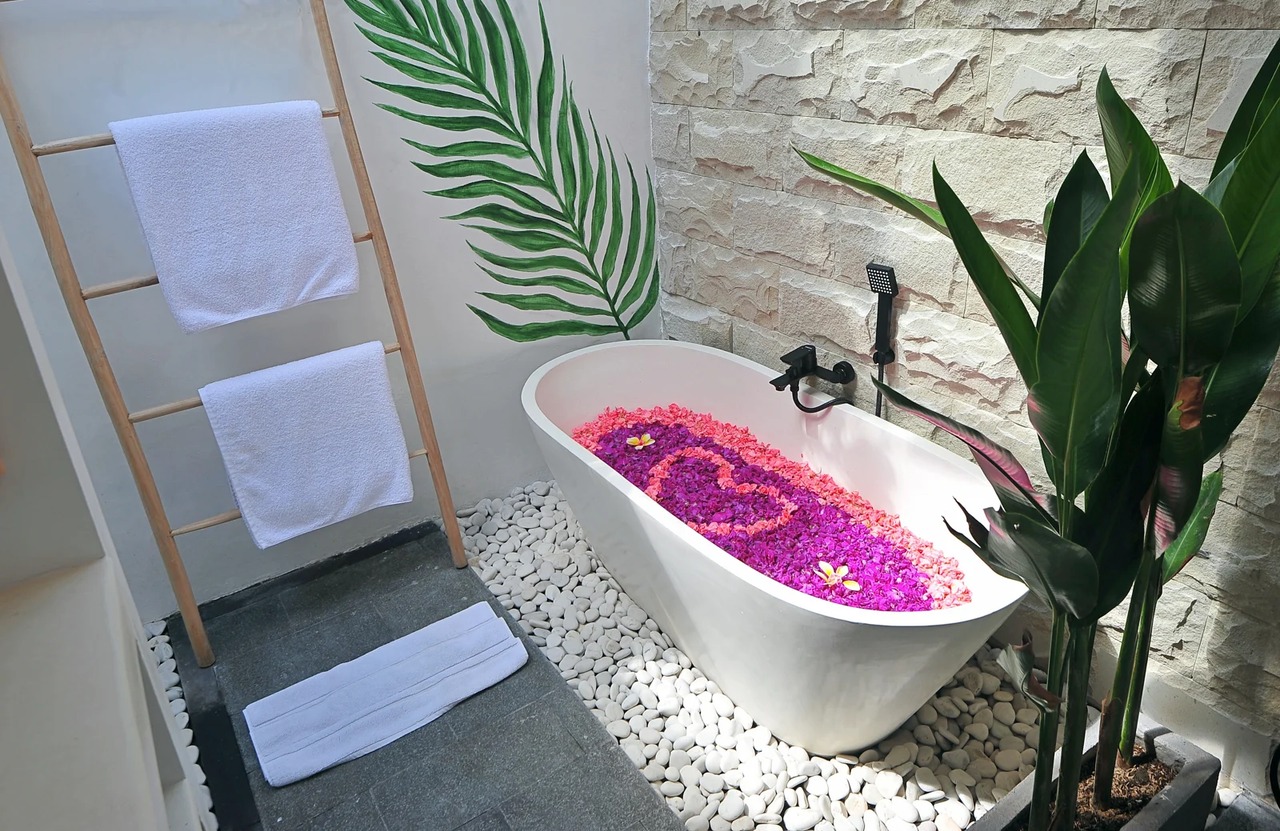 Tropical 2 br villa with rice paddy view