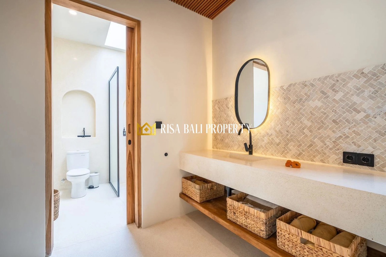 MODERN MEDITERRANEAN 3-BEDROOM