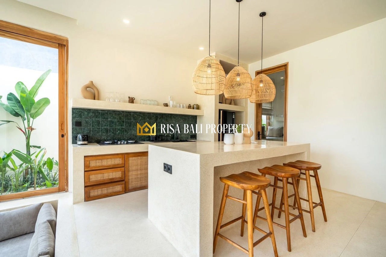 MODERN MEDITERRANEAN 3-BEDROOM