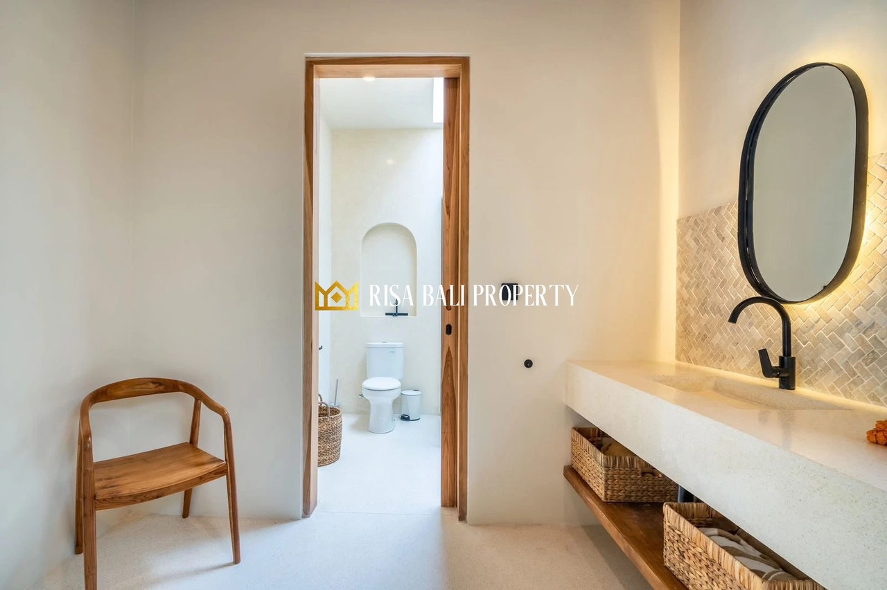 MODERN MEDITERRANEAN 3-BEDROOM