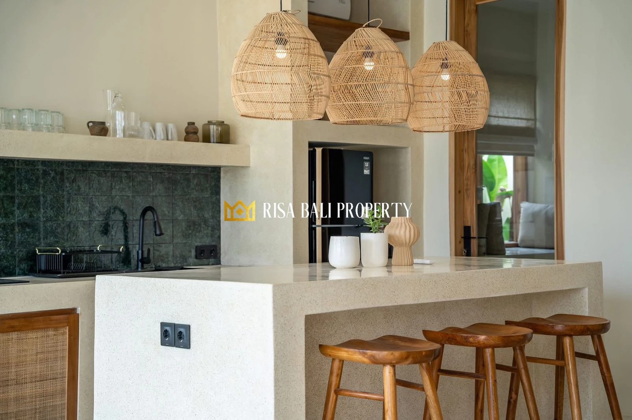 MODERN MEDITERRANEAN 3-BEDROOM