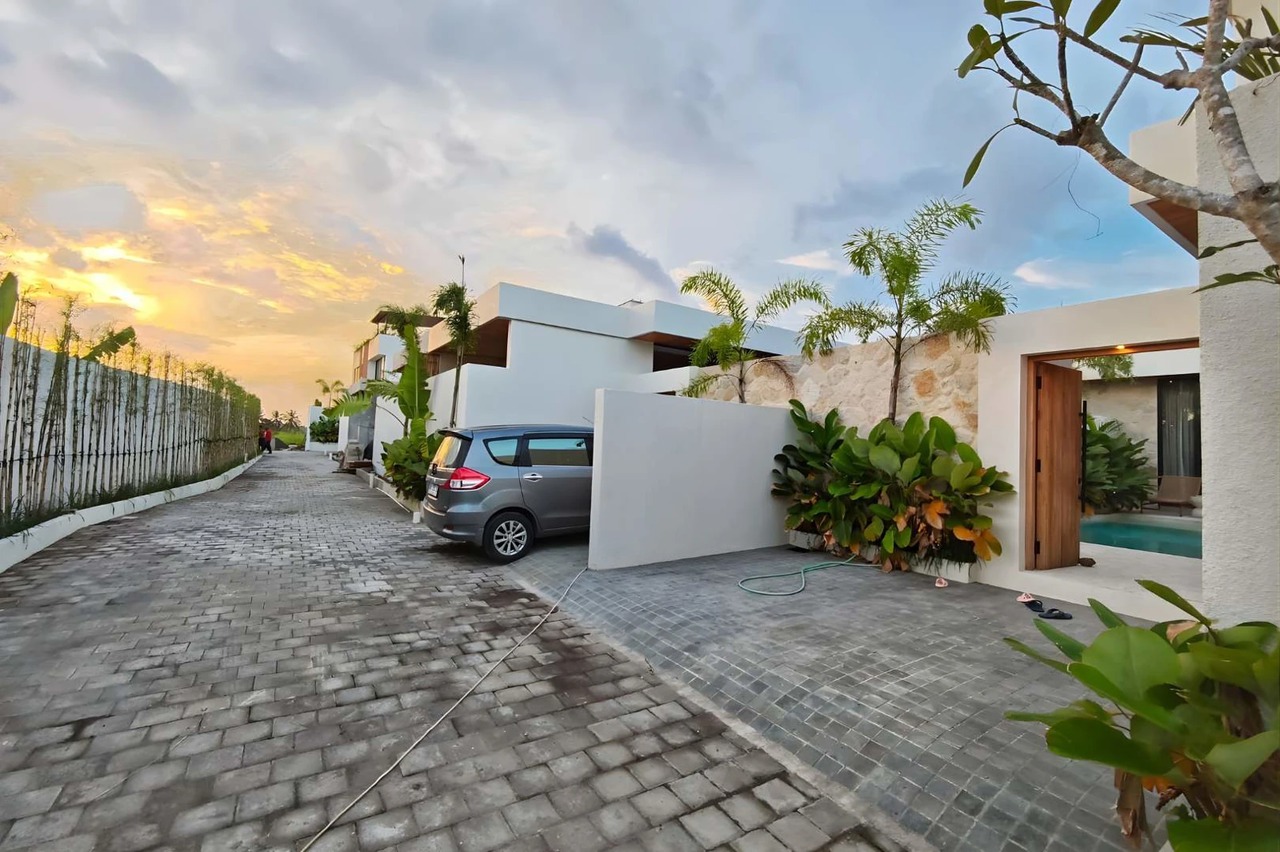 🌴 Elegant 3BR Tropical Villa