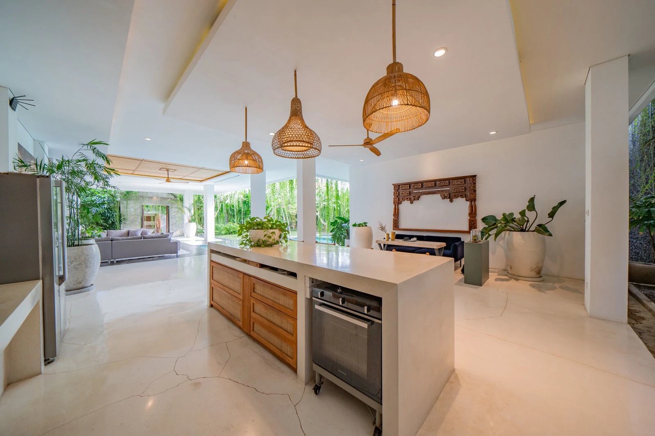 Luxury 5BR Villa with Rooftop & Spa