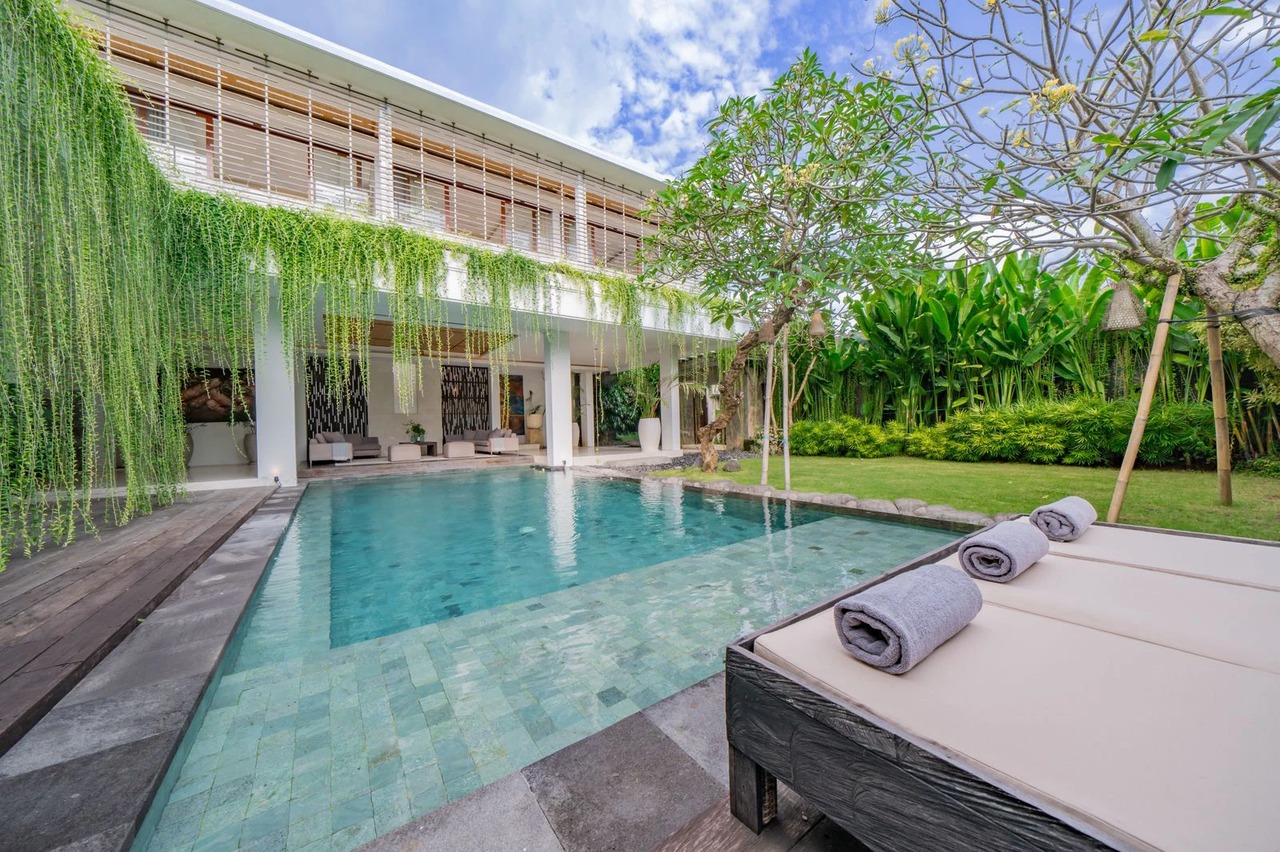 Luxury 5BR Villa with Rooftop & Spa