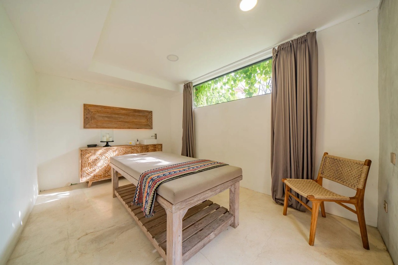 Luxury 5BR Villa with Rooftop & Spa